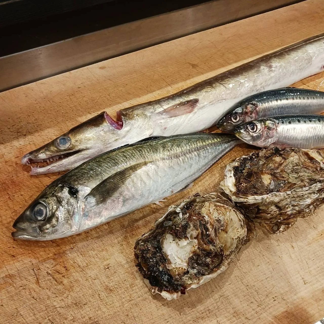 本日も新鮮で美味しい食材取り揃えてます。